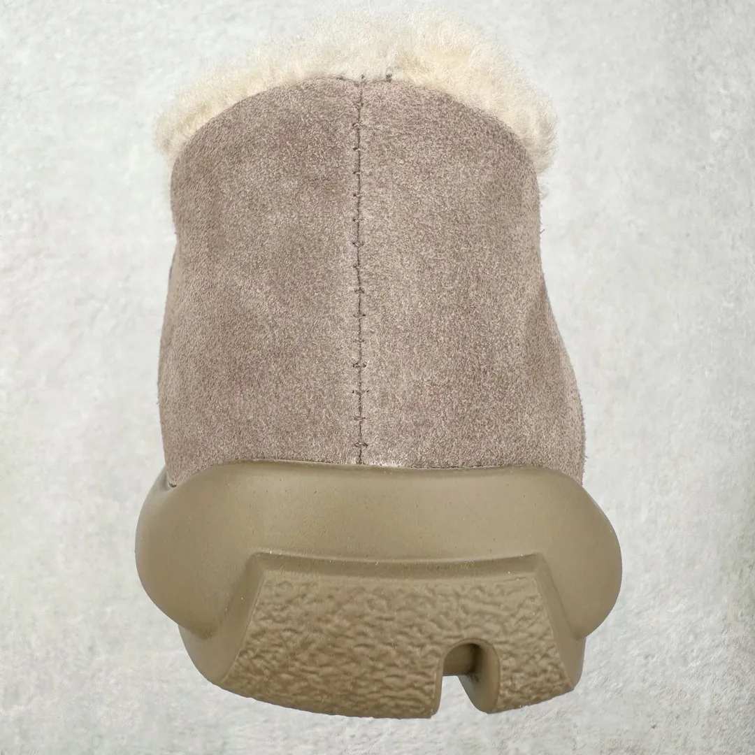 Pick up locally💰520 UGG 1688 Little Potato all-inclusive autumn and winter sheep fur integrated snow boots. All shoes are made from the same factory as ZP. Longfeng A-grade Australian imported sheep fur integrated brand OEM production line. Fully follow the ZP process. OEM original pattern maker adheres to the principle of no original shoes and no development selection. Pay attention to every detail. The most authentic version on the market TREADLITE "Light Wing" technology outsole Lightweight/durable/flexible/pile size: 35 36 37 38 39 40 Coding: by2936090